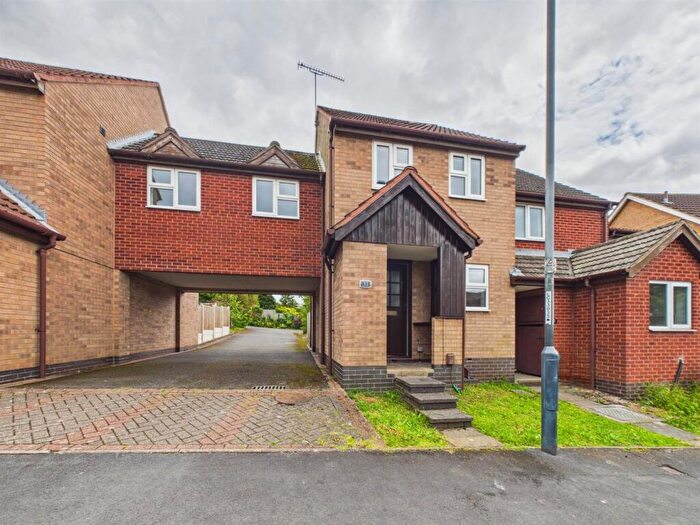 3 Bedroom Town House For Sale In Saffron Drive, Oakwood, Derby, DE21