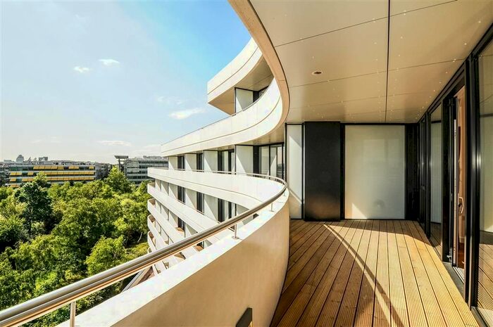 3 Bedroom Property To Rent In Edmunds House, Colonial Drive, Chiswick, W4