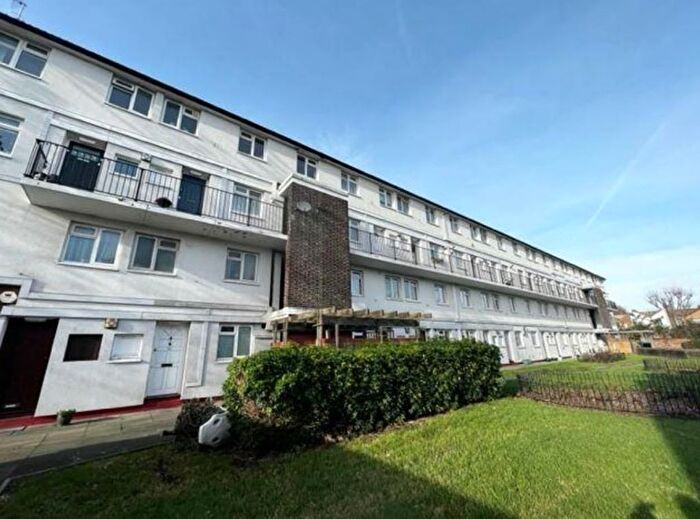 2 Bedroom Maisonette For Sale In Balaclava Road, SE1