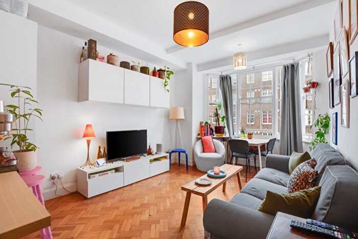 3 Bedroom Flat To Rent In Queensway, Bayswater, W2