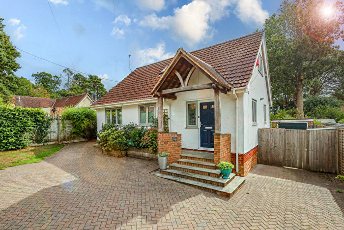 3 Bedroom Detached House For Sale In Warren Road, Liss Forest, Hampshire, GU33