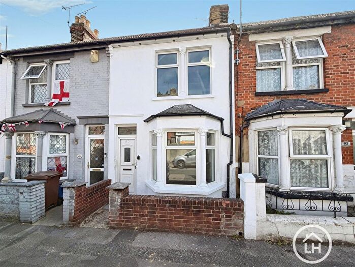 3 Bedroom Terraced House For Sale In Corporation Road, Gillingham, ME7