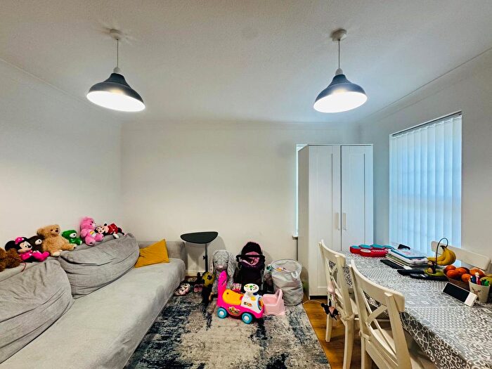 1 Bedroom Flat To Rent In West Wycombe Road, High Wycombe, HP11