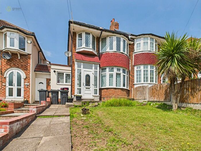 3 Bedroom Semi-Detached House For Sale In College Road, Sutton Coldfield, B73