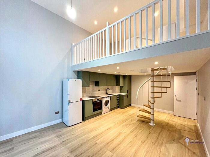 2 Bedroom Flat To Rent In Waterloo House, PO7
