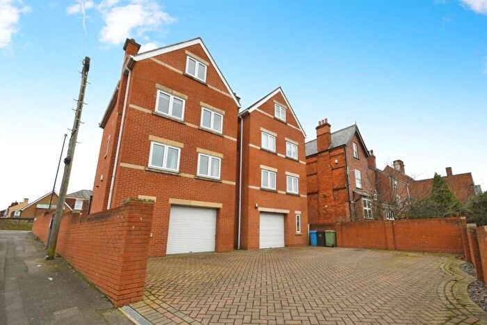 3 Bedroom Detached House For Sale In Newbold Road, Chesterfield, S41