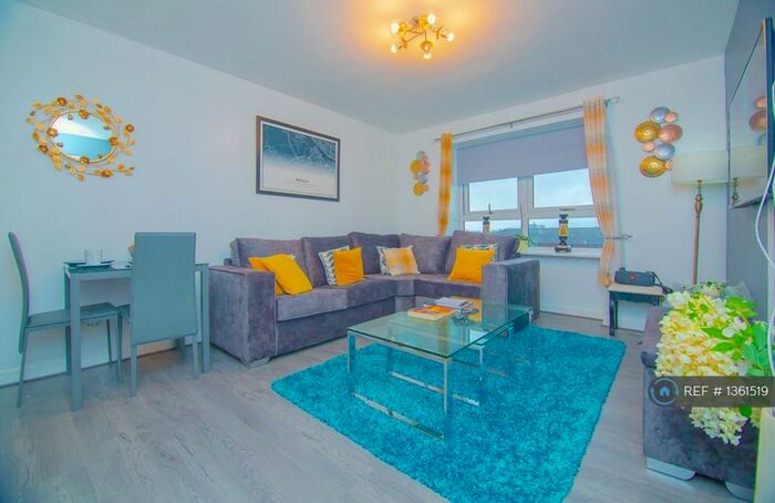 2 Bedroom Flat To Rent In Laighpark View, Paisley, PA3