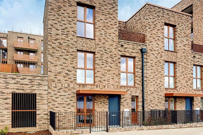 3 Bedroom Flat To Rent In Barking, Essex, IG11