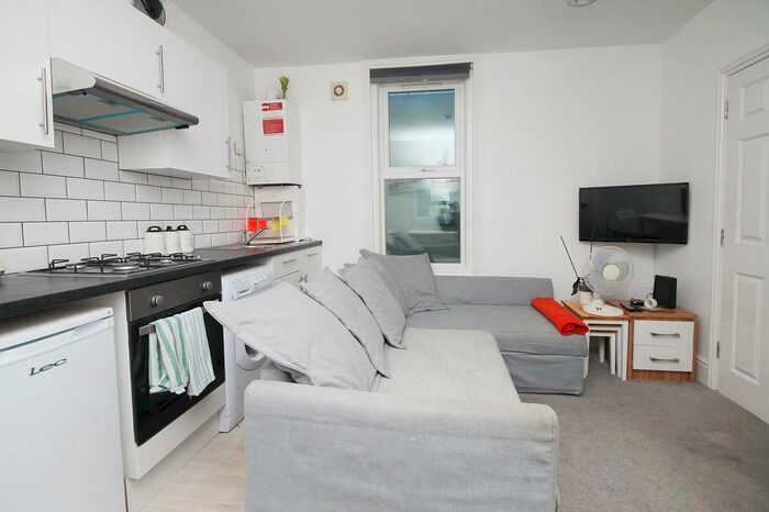 1 Bedroom Apartment To Rent In New Parade, Worthing, BN11