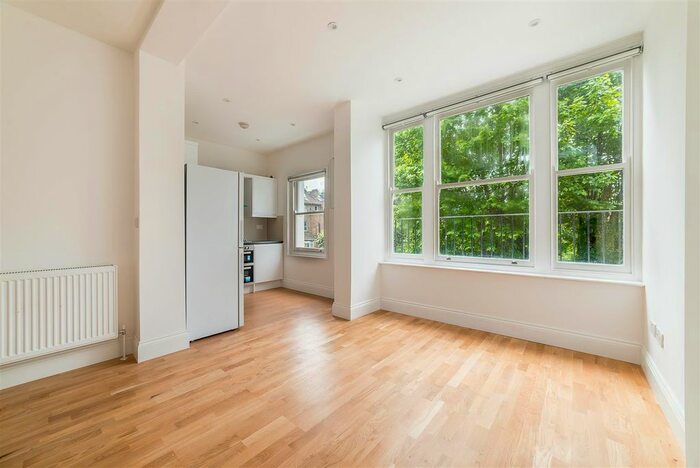 2 Bedroom Flat To Rent In Batoum Gardens, Brook Green, W6
