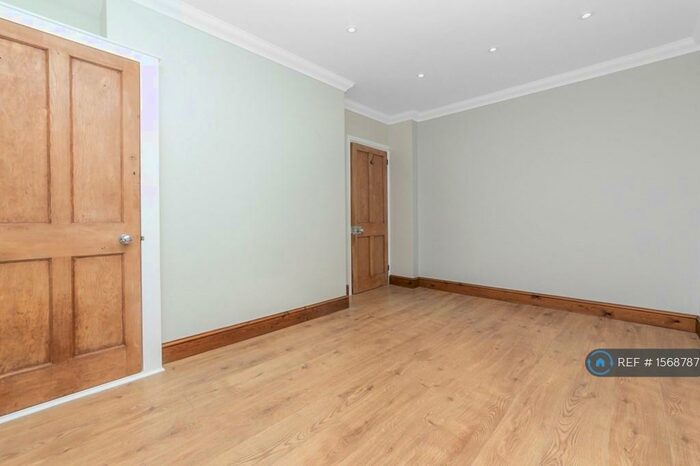 2 Bedroom Flat To Rent In Gedling House, London, SE22