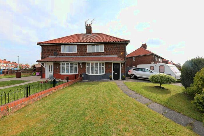 3 Bedroom Semi-Detached House To Rent In Th Avenue, Hull, HU6