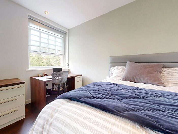 Apartment To Rent In Apt, Park Square Residence #, LS1
