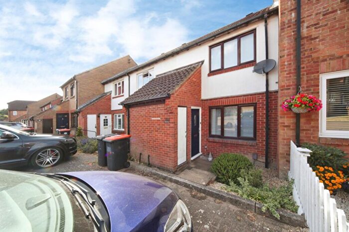 2 Bedroom Terraced House For Sale In Northview Road, Houghton Regis, Dunstable, LU5
