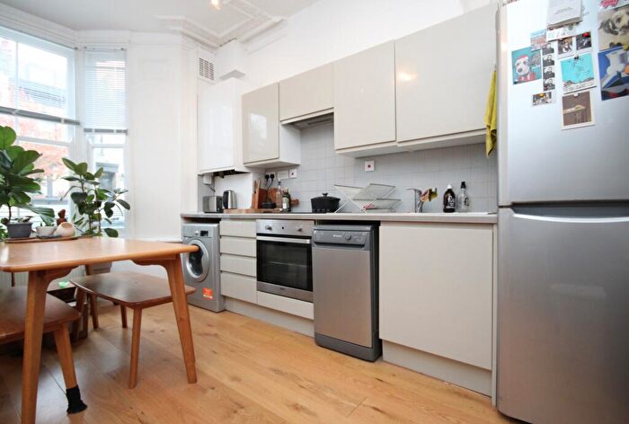 2 Bedroom Flat To Rent In Clonbrock Road, Stoke Newington, N16