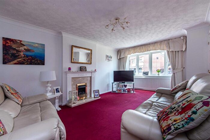 3 Bedroom Detached House For Sale In Camelot Avenue, Nottingham, NG5