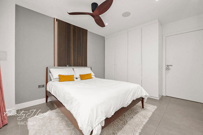 1 Bedroom Flat For Sale In Meldola Yard, London, E9