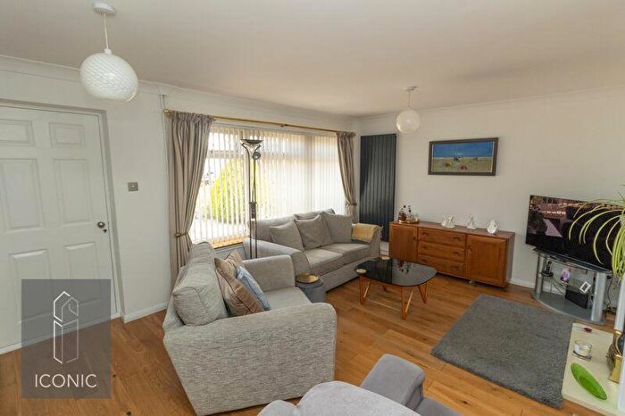 3 Bedroom Chalet For Sale In Laburnum Avenue, Taverham, Norwich, NR8