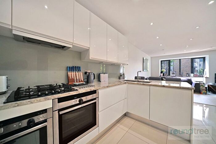 2 Bedroom Flat For Sale In Ashley Lane, Hendon, NW4