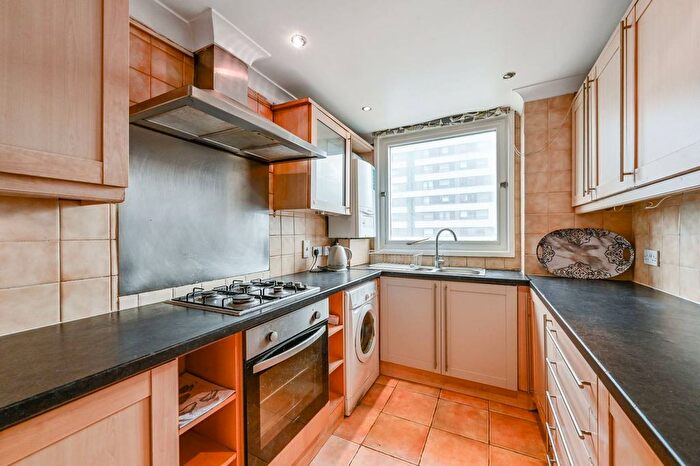3 Bedroom Flat To Rent In The Water Garden, Hyde Park Estate, London, W2