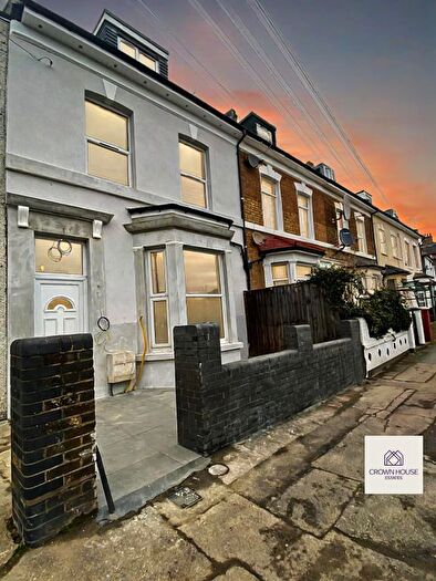 5 Bedroom Terraced House To Rent In Palace Road, London, N11