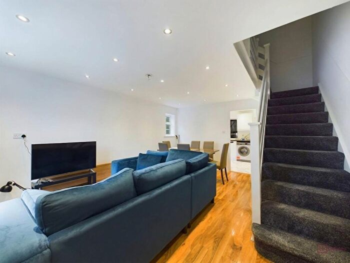 2 Bedroom End Of Terrace House To Rent In Angus Drive, Ruislip, HA4