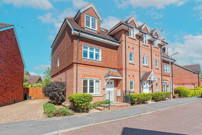 2 Bedroom Maisonette To Rent In Carina Drive, Wokingham, RG40