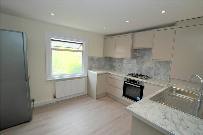 2 Bedroom Flat To Rent In Siddons Road, London, SE23