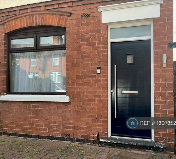 2 Bedroom Semi-Detached House To Rent In Kings Road, Rushden, NN10