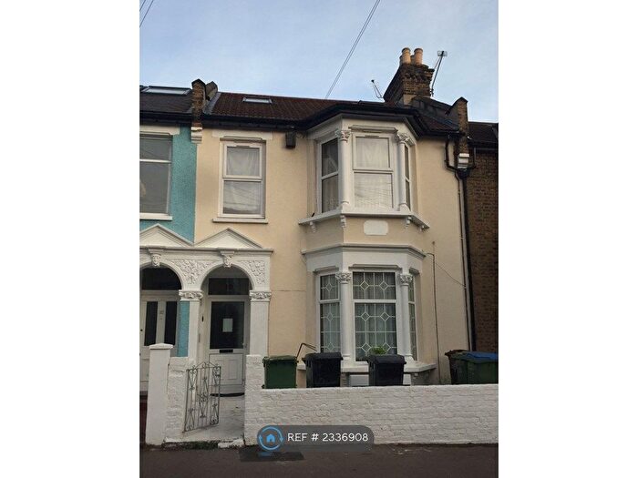 Studio To Rent In Walthamstow, London, E17