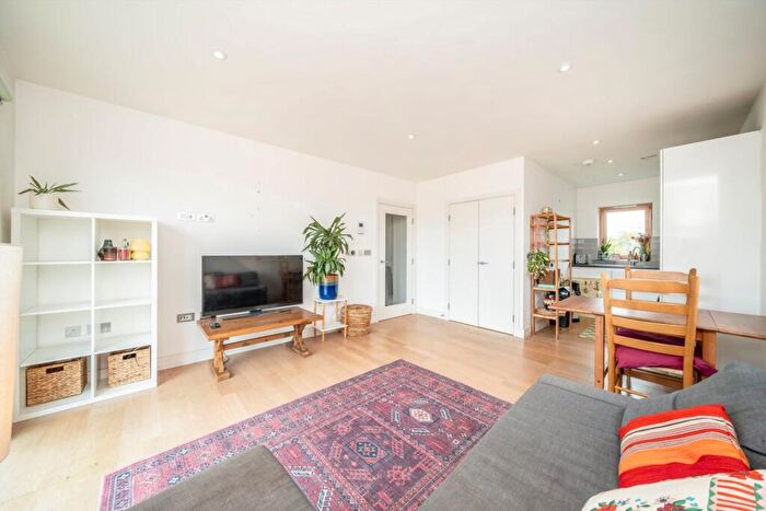 2 Bedroom Flat For Sale In Eastway, Hackney Wick, E9