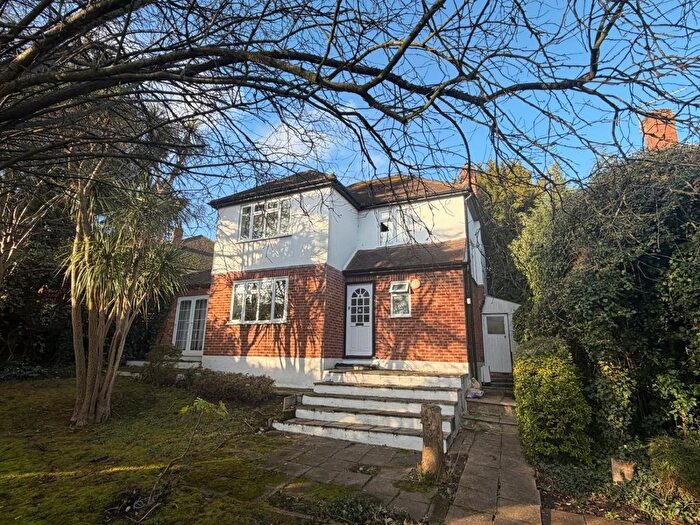 4 Bedroom Detached House For Sale In Mount Lee, Egham, Surrey, TW20