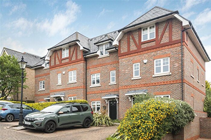 4 Bedroom End Terrace House For Sale In Iris Close, London, N14