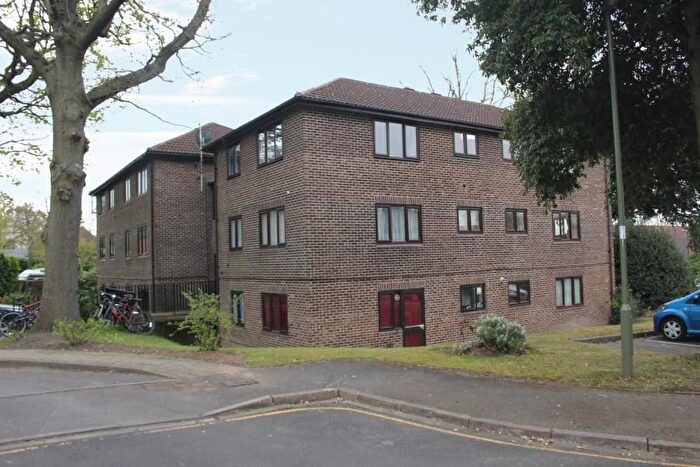 1 Bedroom Flat To Rent In Woking, Surrey, GU22