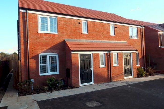 3 Bedroom Semi-Detached House To Rent In Farmhouse Close, Burton-On-Trent, DE13