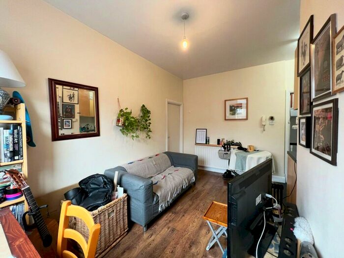 Studio To Rent In Northfield Road, London, N16