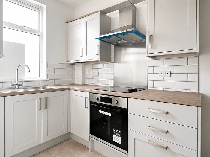 2 Bedroom Flat To Rent In Spencer Rd, London, SW20