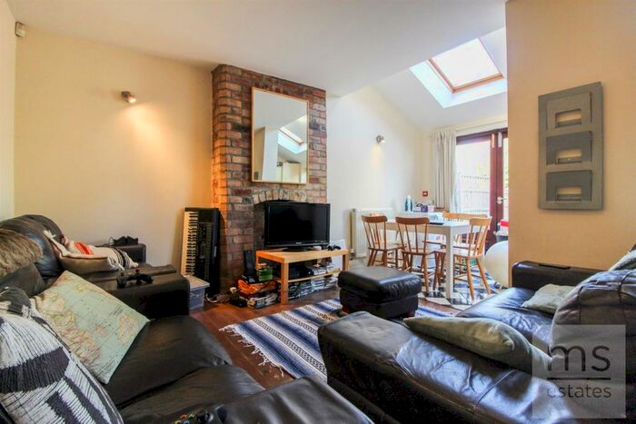 6 Bedroom Semi-Detached House To Rent In Ednaston Road, Dunkirk, Nottingham, NG7