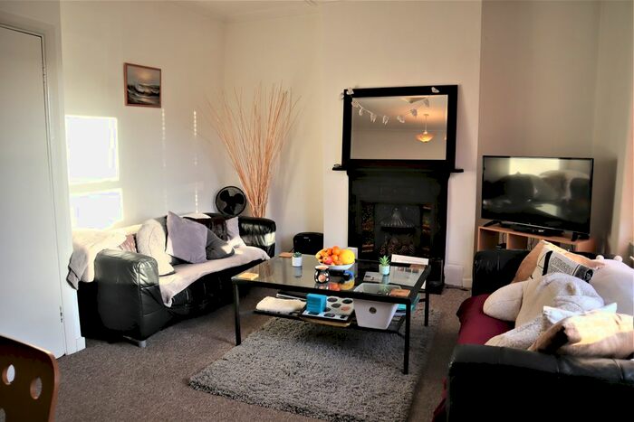 2 Bedroom Flat To Rent In Coverton Road, London SW17