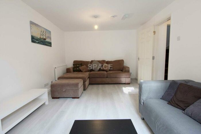 4 Bedroom Flat To Rent In Addington Road, Reading, Berkshire, RG1