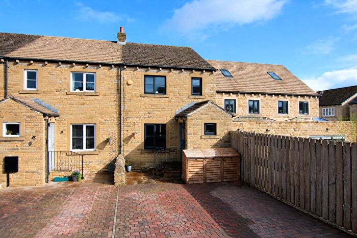 3 Bedroom Semi Detached House For Sale In St Johns Close, Silsden, BD20