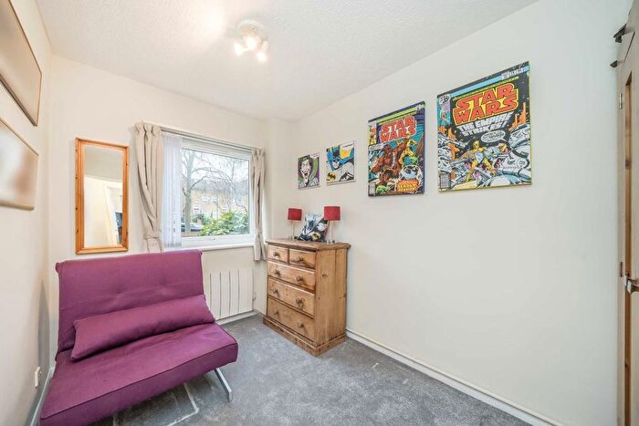 2 Bedroom Flat For Sale In Waldegrave Park, Twickenham, TW1