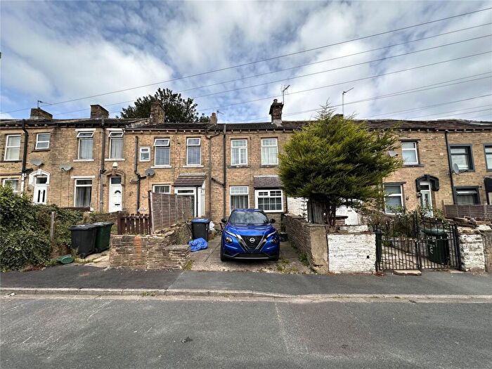 2 Bedroom Terraced House For Sale In Vignola Terrace, Bradford, BD14