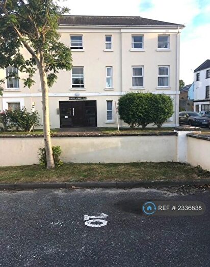 1 Bedroom Flat To Rent In Selborne Road, Littlehampton, BN17