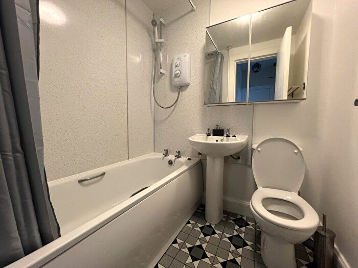 1 Bedroom Flat To Rent In Albert Street, Edinburgh, EH7