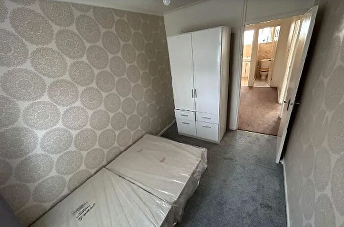 4 Bedroom Flat To Rent In Cambridge Heath Road, London, E1