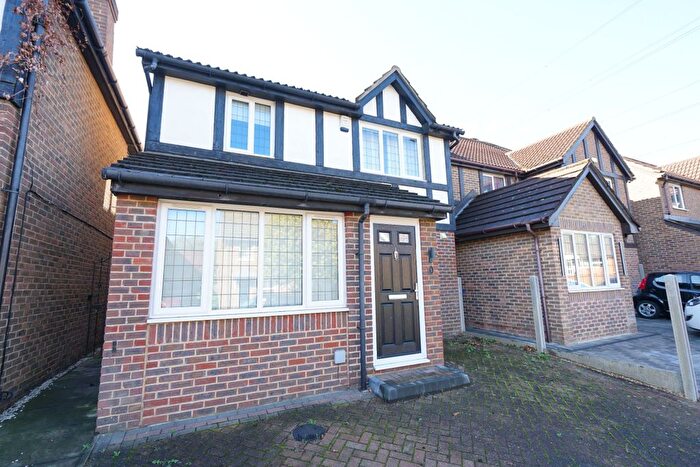 3 Bedroom Semi-Detached House To Rent In Francisco Close, Chafford Hundred, Grays, RM16