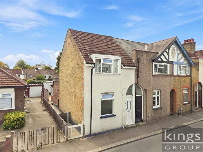 2 Bedroom End Of Terrace House For Sale In Swanfield Road, Waltham Cross, EN8