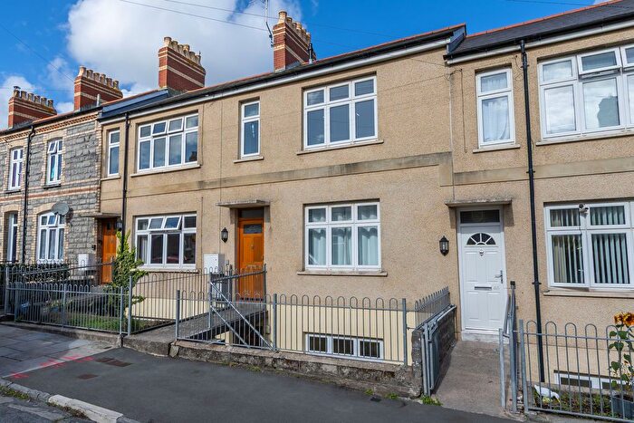 3 Bedroom Flat For Sale In Queens Road, Penarth, CF64