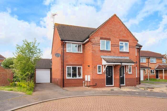 3 Bedroom Semi-Detached House For Sale In Hawthorn Drive, Scarning, Dereham, NR19